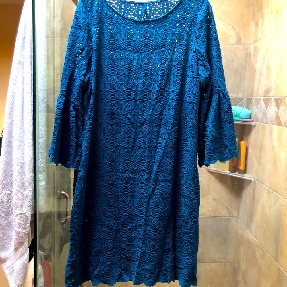 Beautiful teal blue color!!